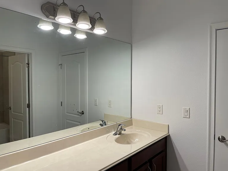 7952 Hampton Lake Dr — Photo 20