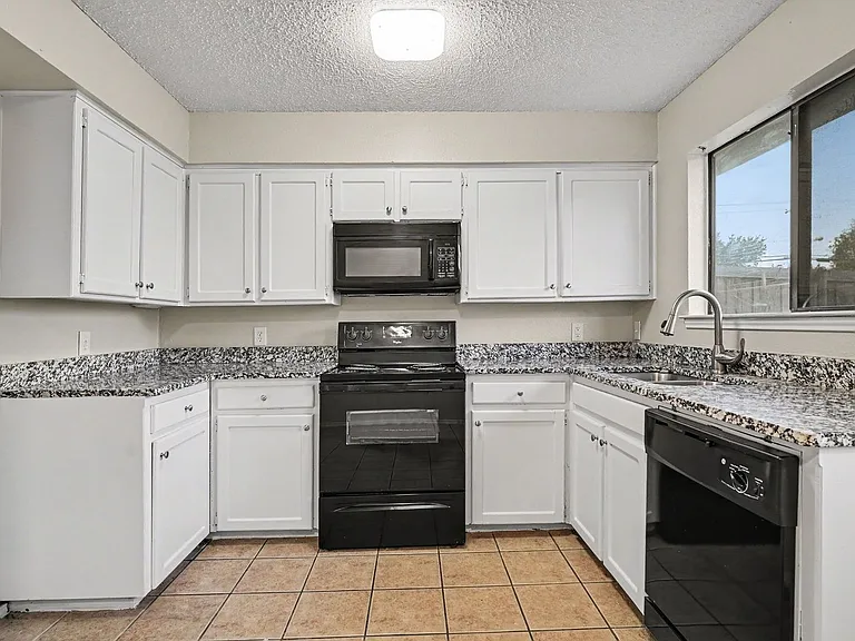 3301 Aurora St #B — Photo 8