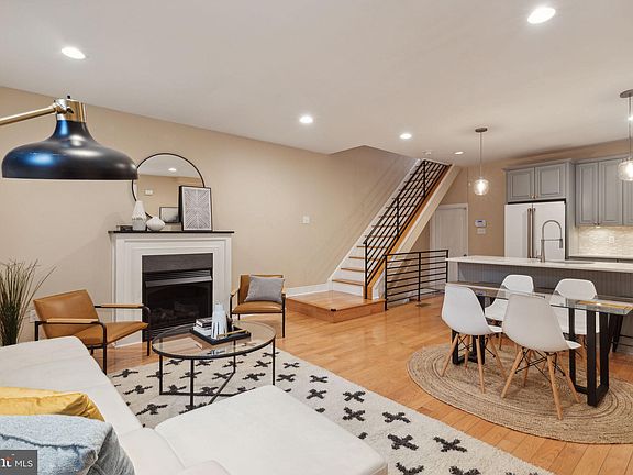 2nd image of 134 Catharine St