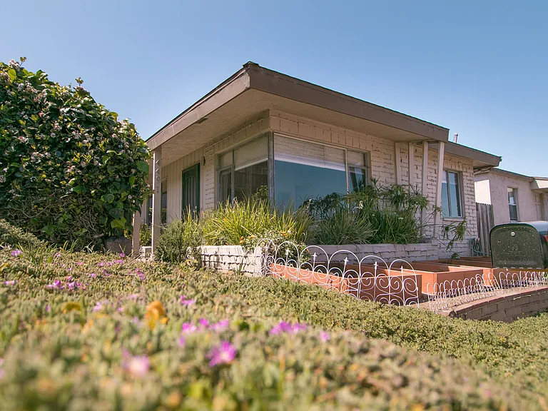 Charming 1br/1ba with Mid Century Touches in Ocean Beach/Point Loma — Photo 16