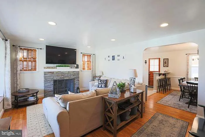 4413 Vale Dr — Photo 2