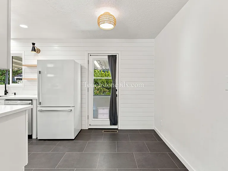 412 NE 167th Pl — Photo 9