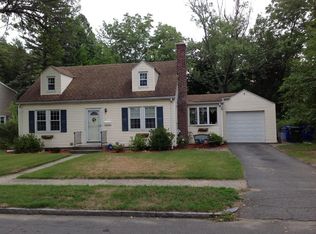 11 Bessemer St, Springfield, MA 01104