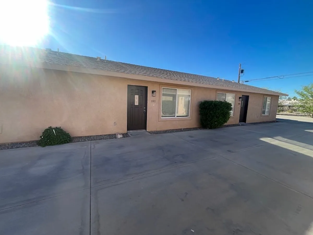 Building Photo - 3045 Palisades Dr