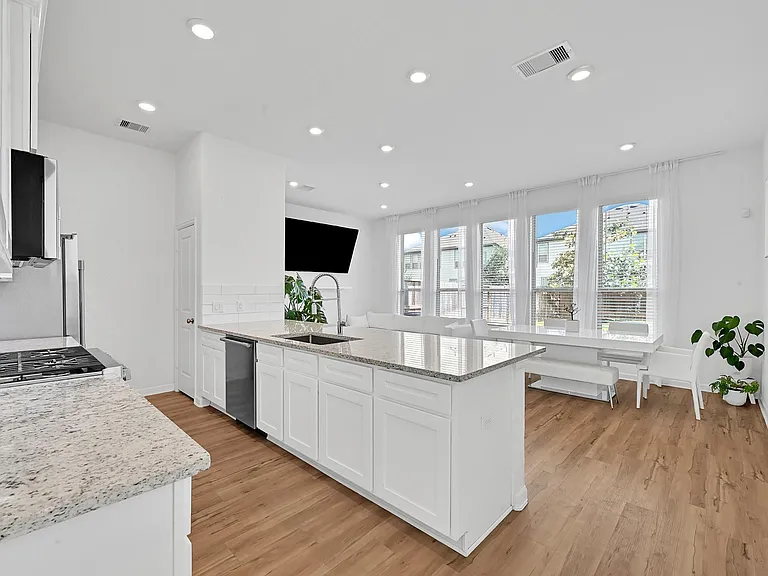 4027 Balboa Dr — Photo 4