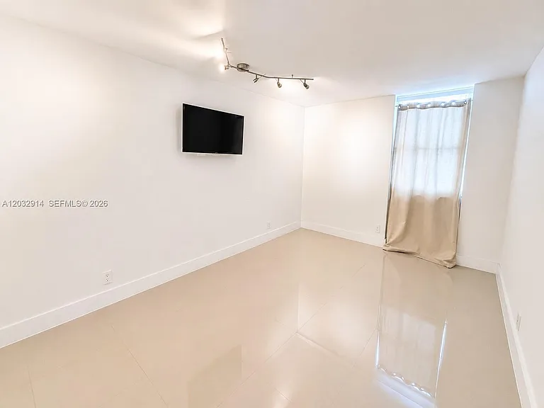 1865 S Ocean Dr #8I — Photo 19