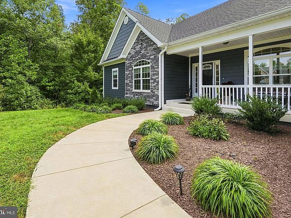 5th image of 26 Kenwood Ln