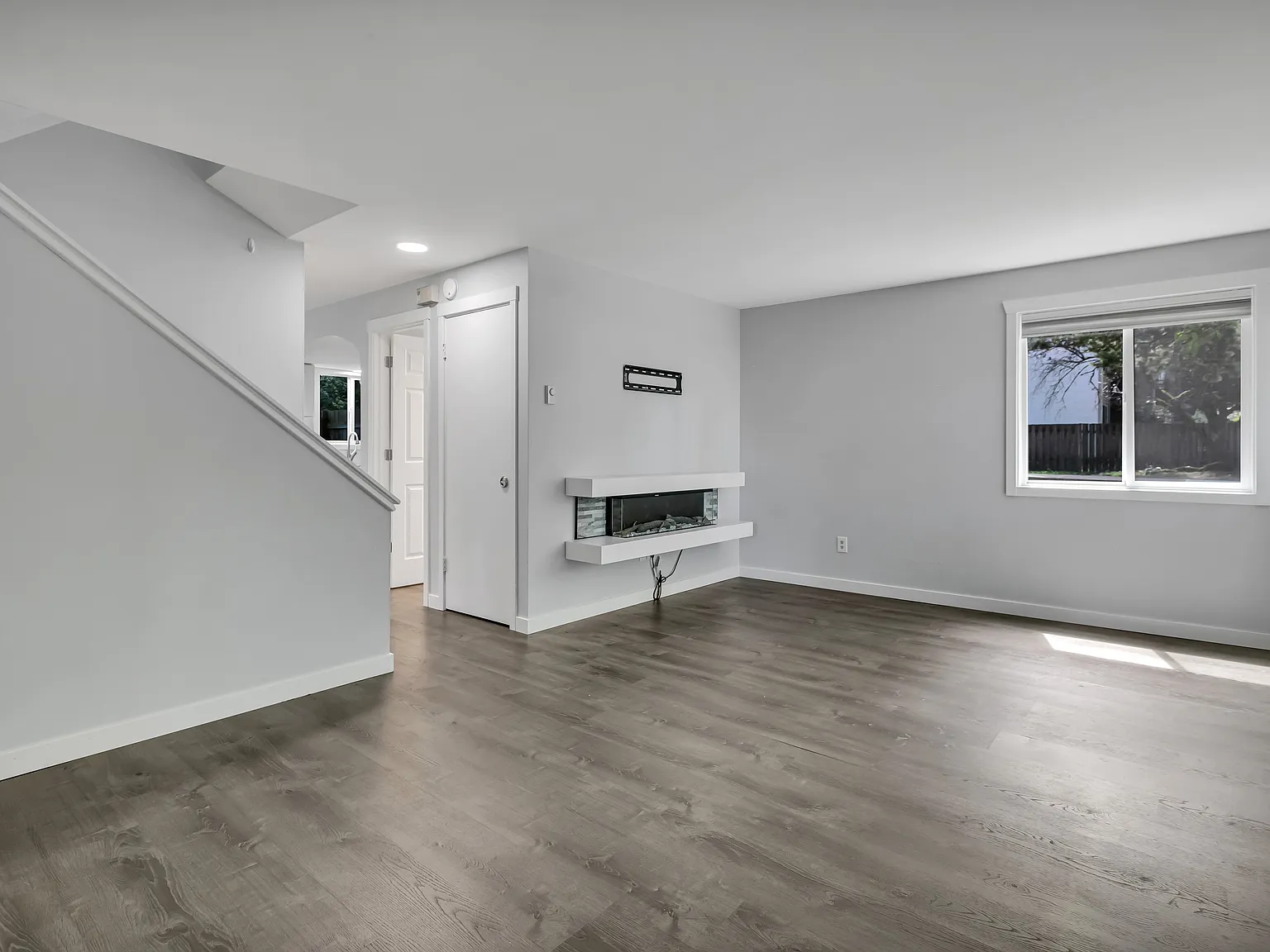 3 bed, 1.5 bath, 1105 sqft, $2,900 — Photo 4