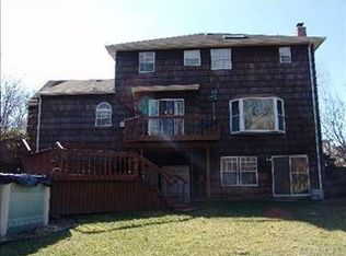 3 Timber Ridge Dr, Hauppauge, NY 11788