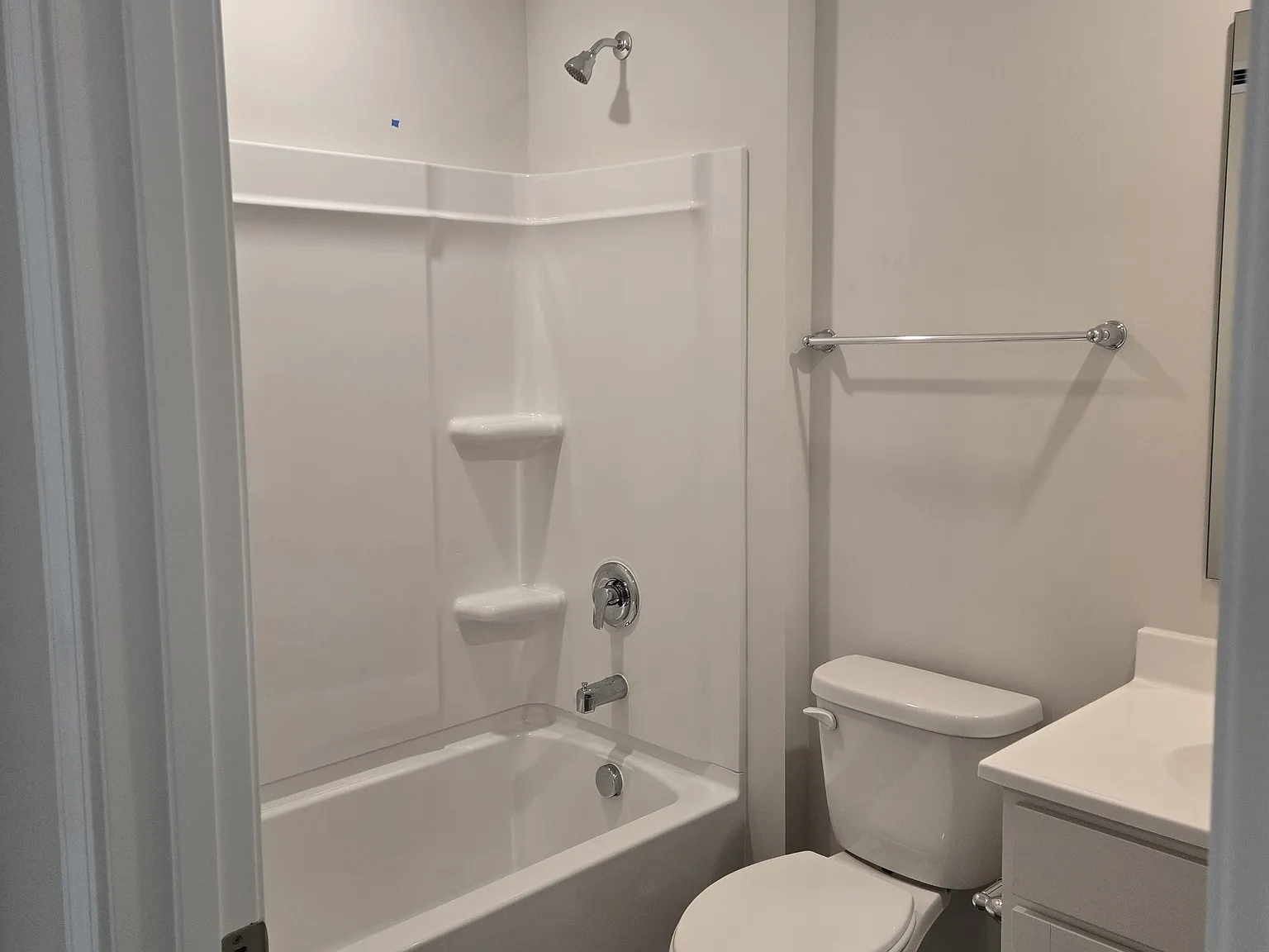 3 bed, 2.5 bath, 1450 sqft, $2,250 — Photo 4