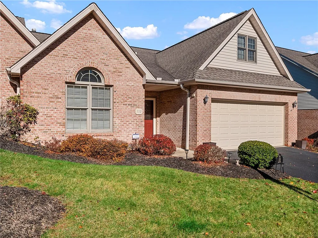 310 Woodcrest Dr photo 1