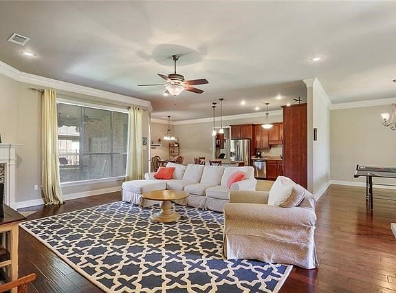 Great Open Floor Plan!