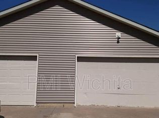 5526 W 9th St N, Wichita, KS 67212