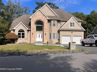 559 Eagle Dr, East Stroudsburg, PA 18302