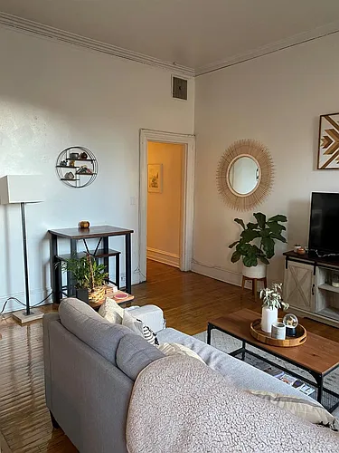 105 S 21st St #2F Photo 1