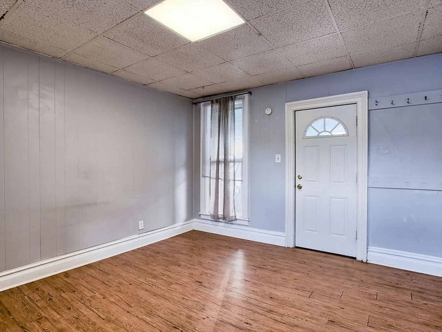 205 N Sherwood 2 — Photo 3