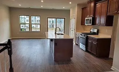 310 Poplar Leaf Way — Photo 3