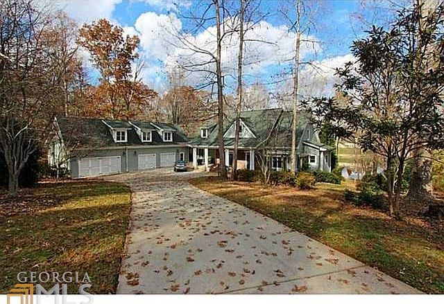 Spectacular Lakefront Lifestyle in this spacious expanded Lakeside Cottage by Southern Living.