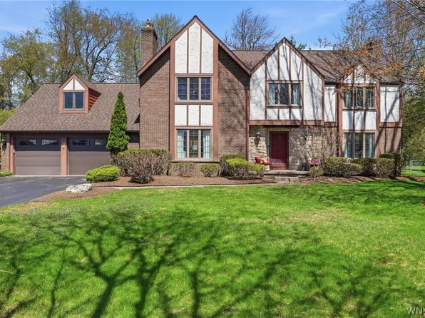 37 Crown Point Ln, Amherst, NY 14221