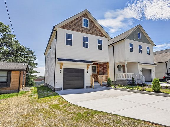 3rd image of 633 Claridge Dr