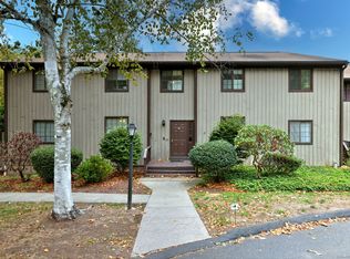 Pond Hollow, Hamden, CT 06518