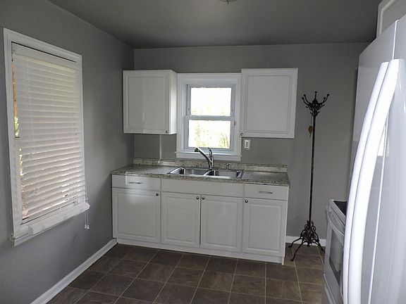 4th image of 1102 Enoch Dr