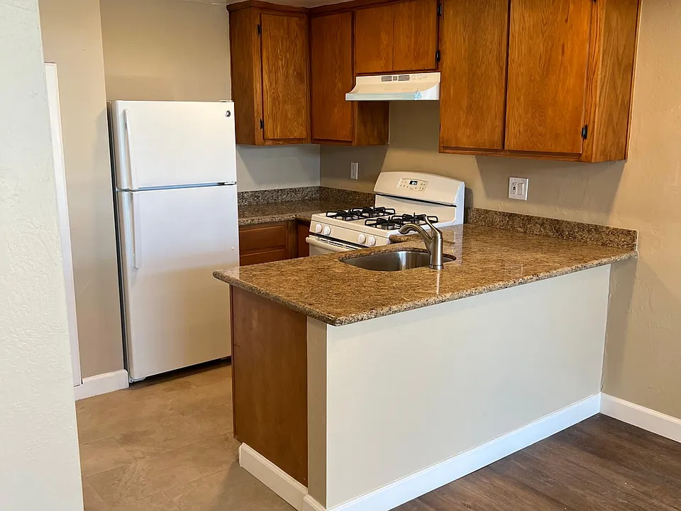 1305 W El Monte St #6