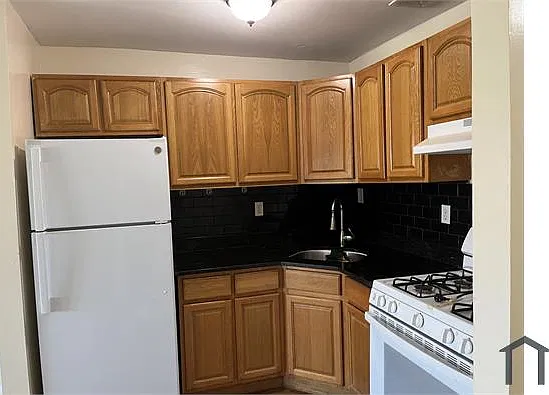 3 bed, 1200 sqft, $3,500 — Photo 3