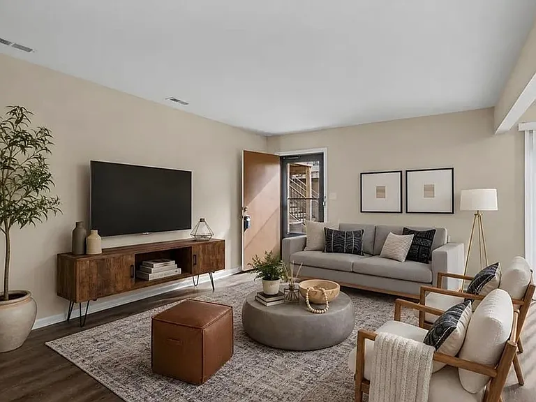 1511 Monterry Pl — Photo 4
