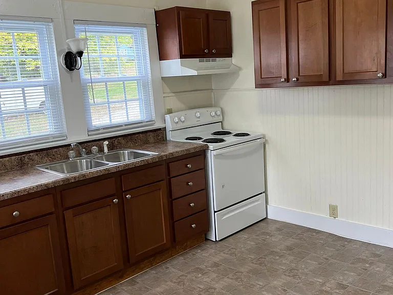 1320 S Noble St — Photo 12