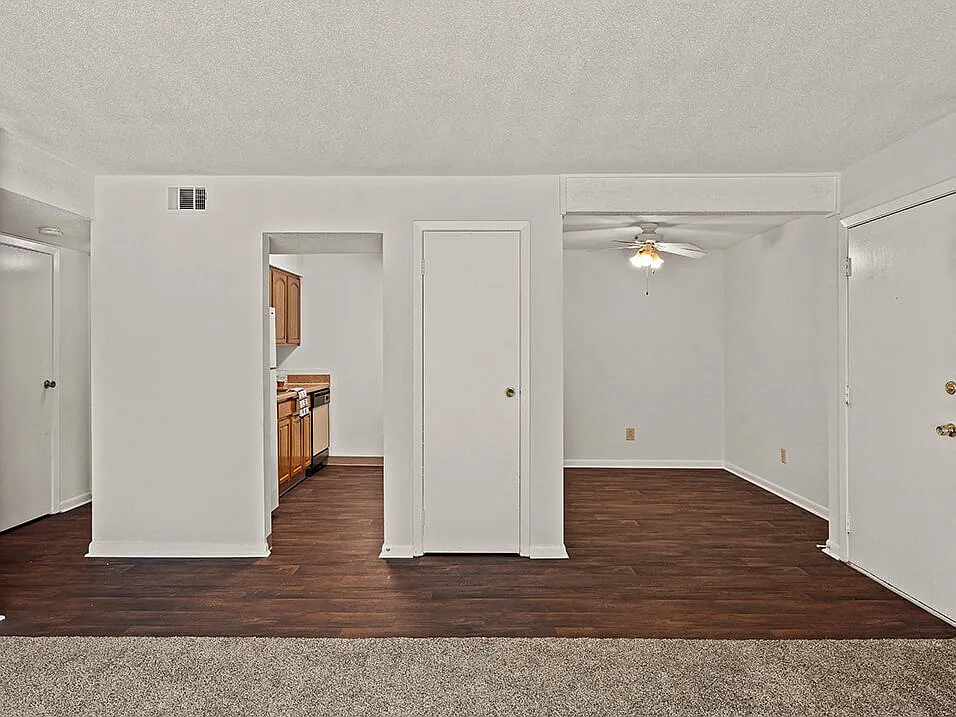The Retreat at Mill Creek Apartments — Photo 4