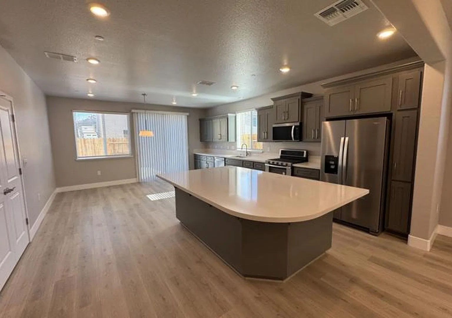 Recently Built Modern 4BD/2.5BA Single Family Home in Desirable Whitney Ranch Community! — Photo 4