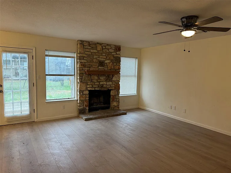 1514 Clearview Loop — Photo 3