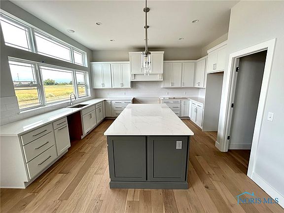 2nd image of 1033 Dwyer Dr