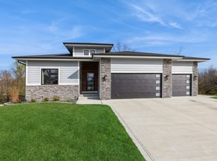 2304 N 9th Ct, Indianola, IA 50125