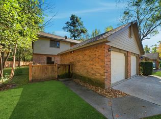 22 E Willowwood Ct, Spring, TX 77381