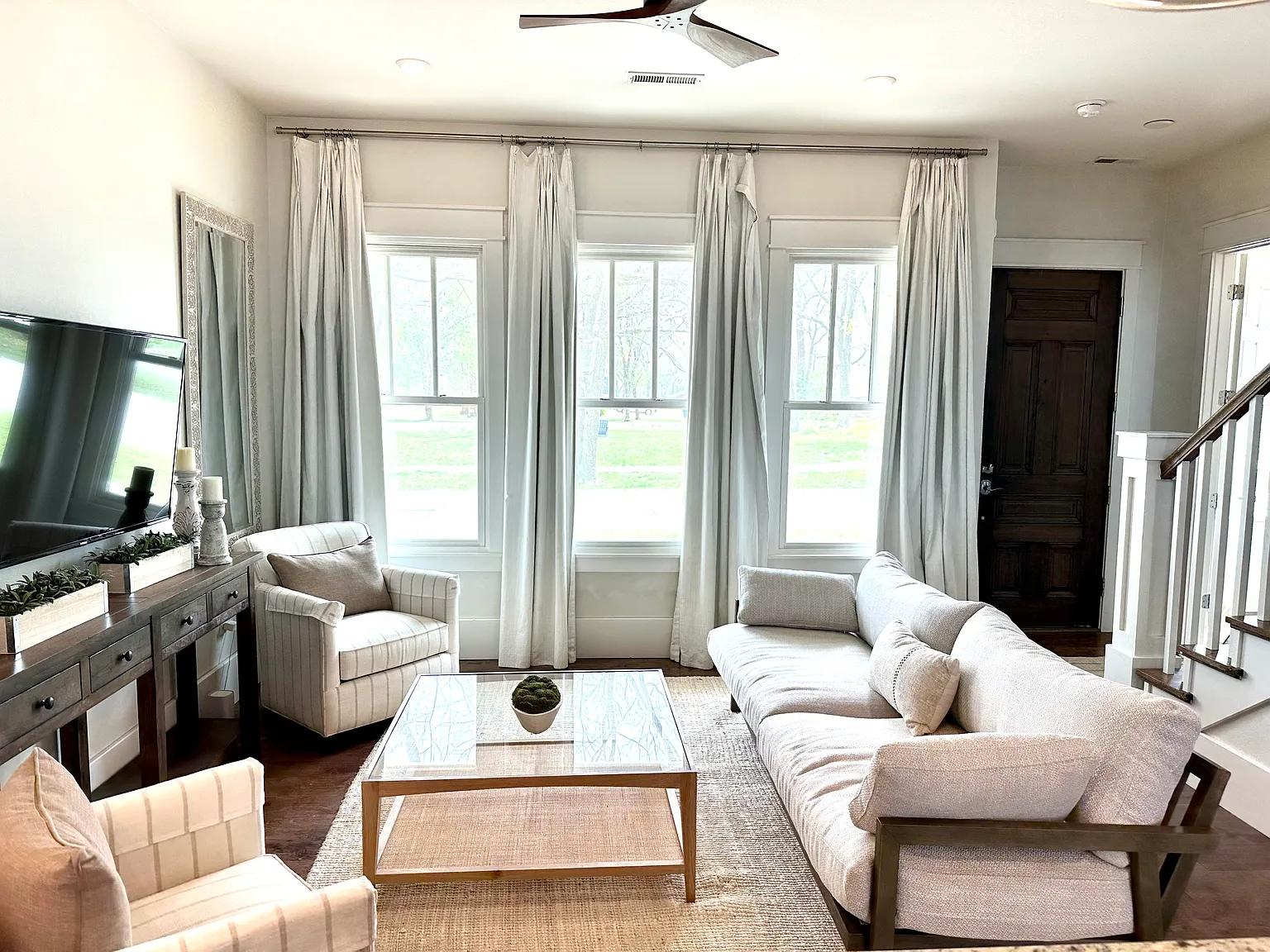 3 bed, 2.5 bath, 1723 sqft, $3,700 — Photo 2