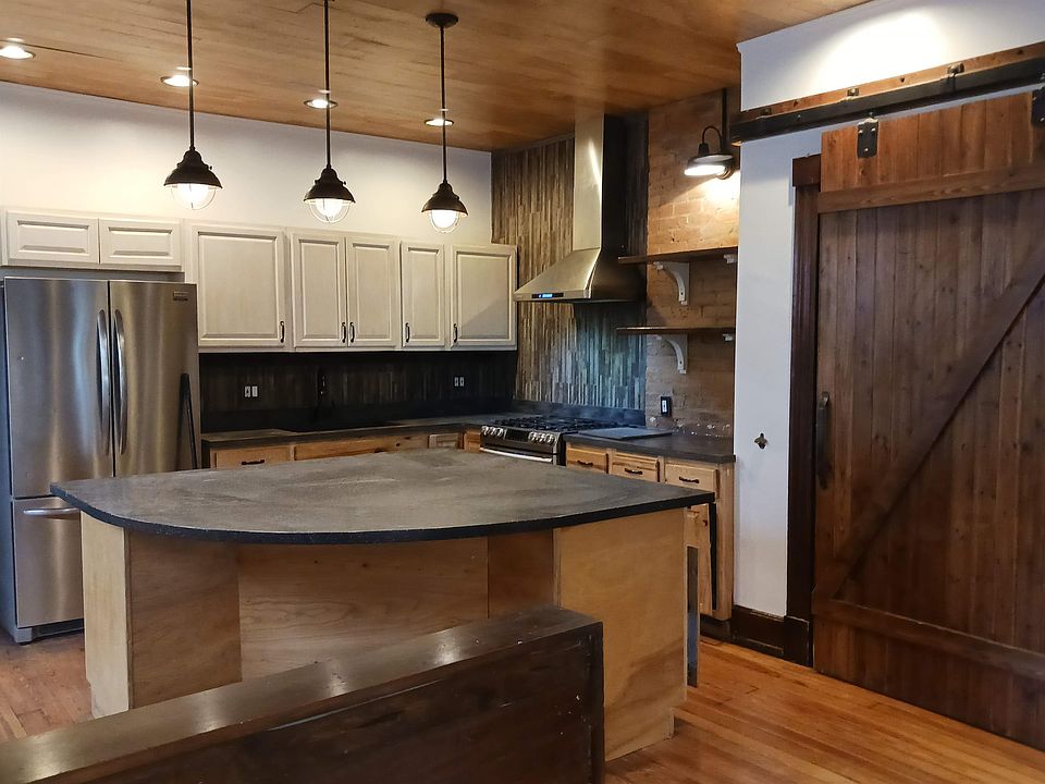 Kitchen - dishwasher and disposal