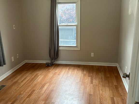 4th image of 1628 Pagel Ave