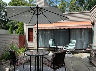 23 Charlton Hill Rd, Hamden, CT 06518