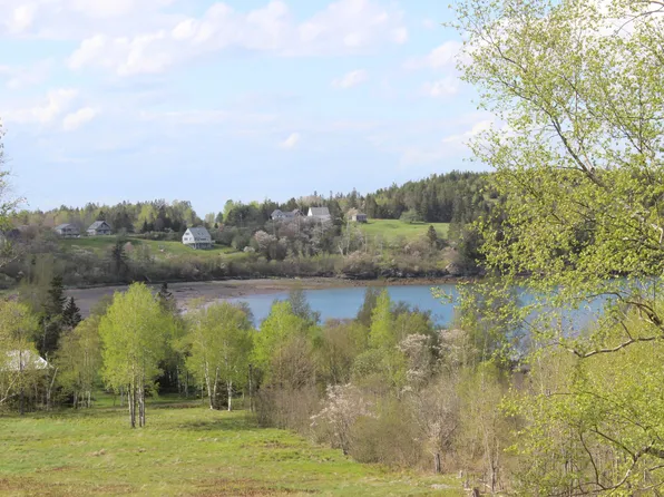 27 Redoubt Hill Road, Eastport, ME 04631