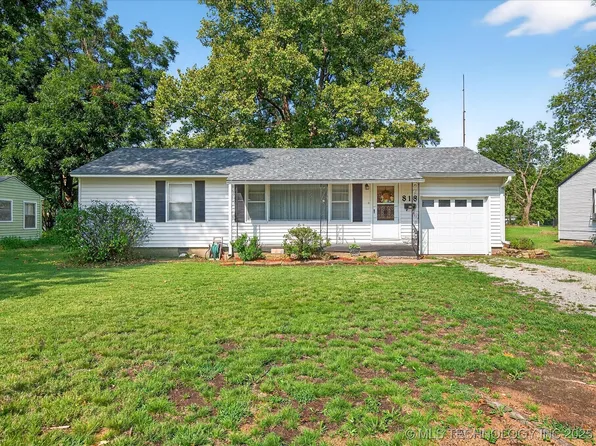 818 S Pine St, Nowata, OK 74048