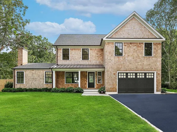 15 Wild Cherry Ln, East Quogue, NY 11942