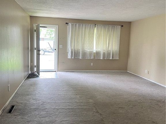 3rd image of 83 Brookhaven Dr