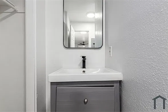5517 N 27th Dr #15 — Photo 10