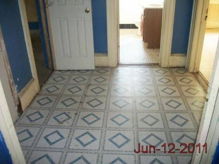 2nd image of 833 Hill St