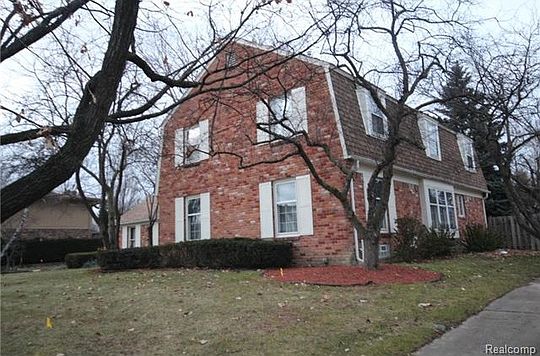3rd image of 6027 Cherry Crest Dr