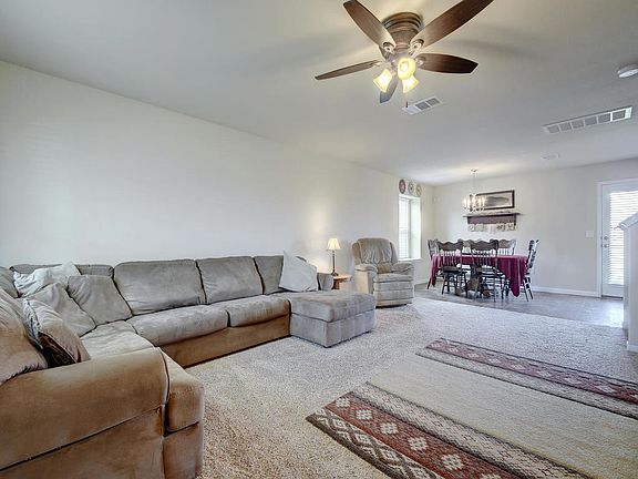 4th image of 215 N Hunting Lodge Ln
