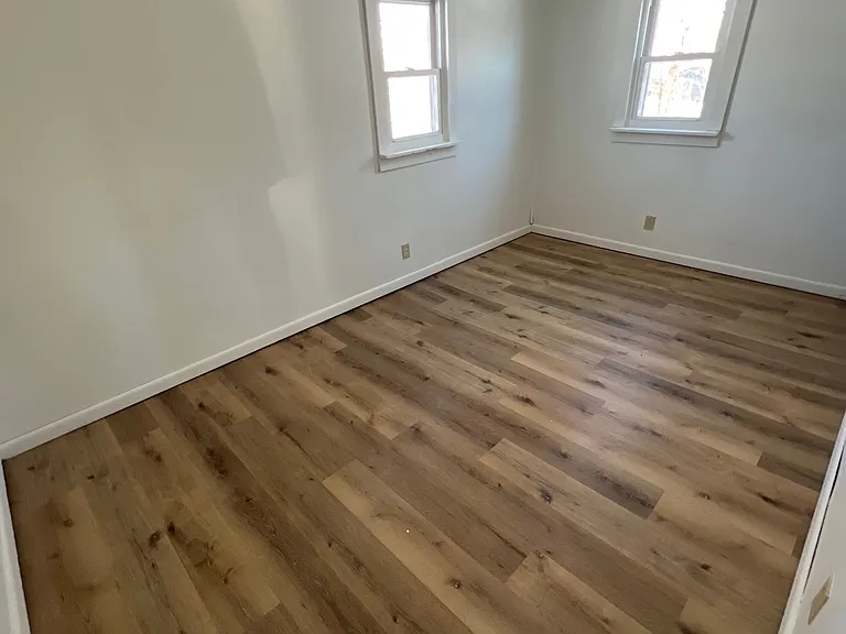 604 E Locust St — Photo 6