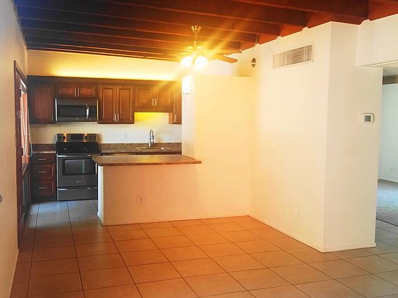 4th image of 3056 N Palo Verde Ave